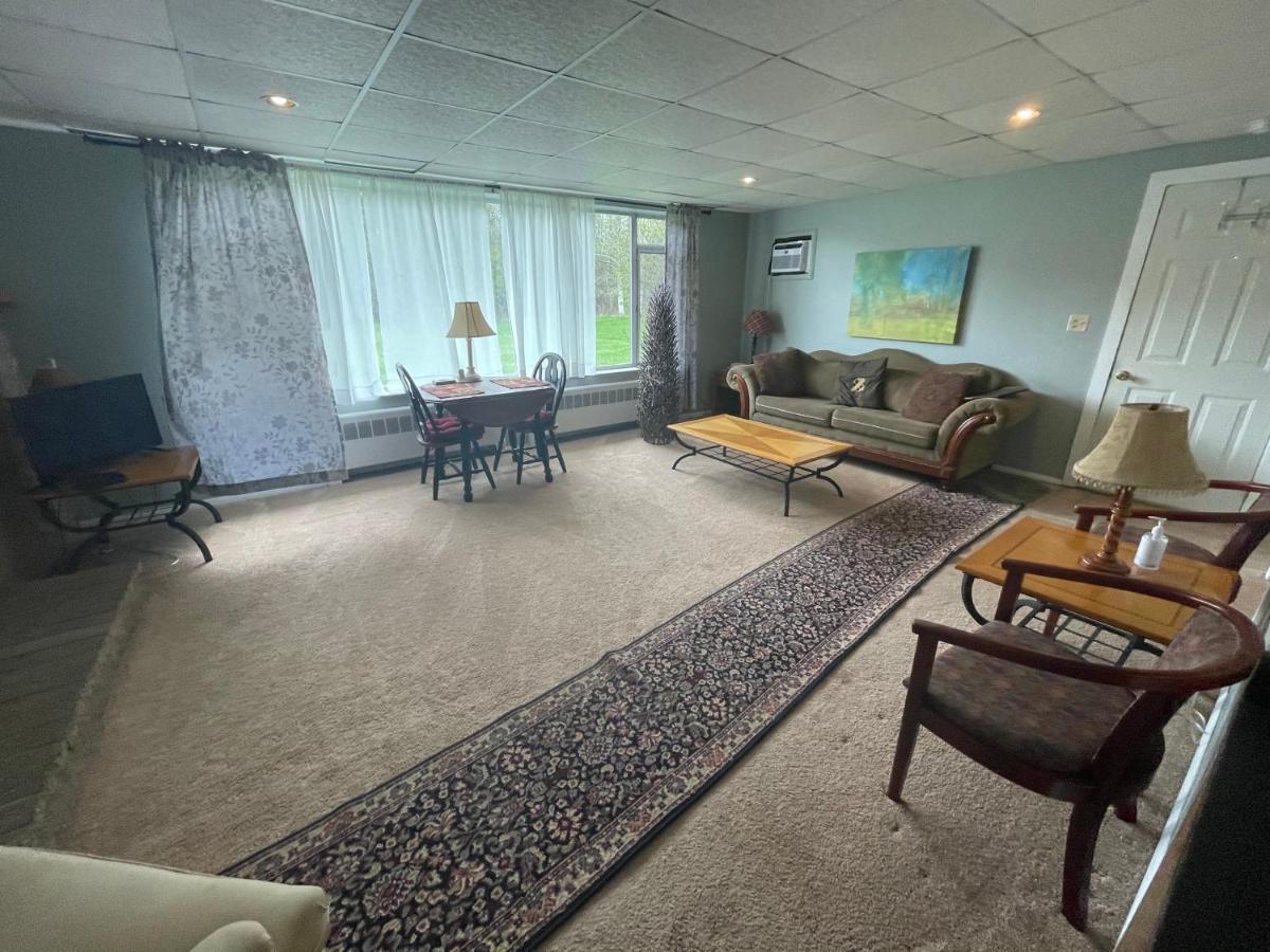 Skaneateles Inn On 20 オーバーン エクステリア 写真