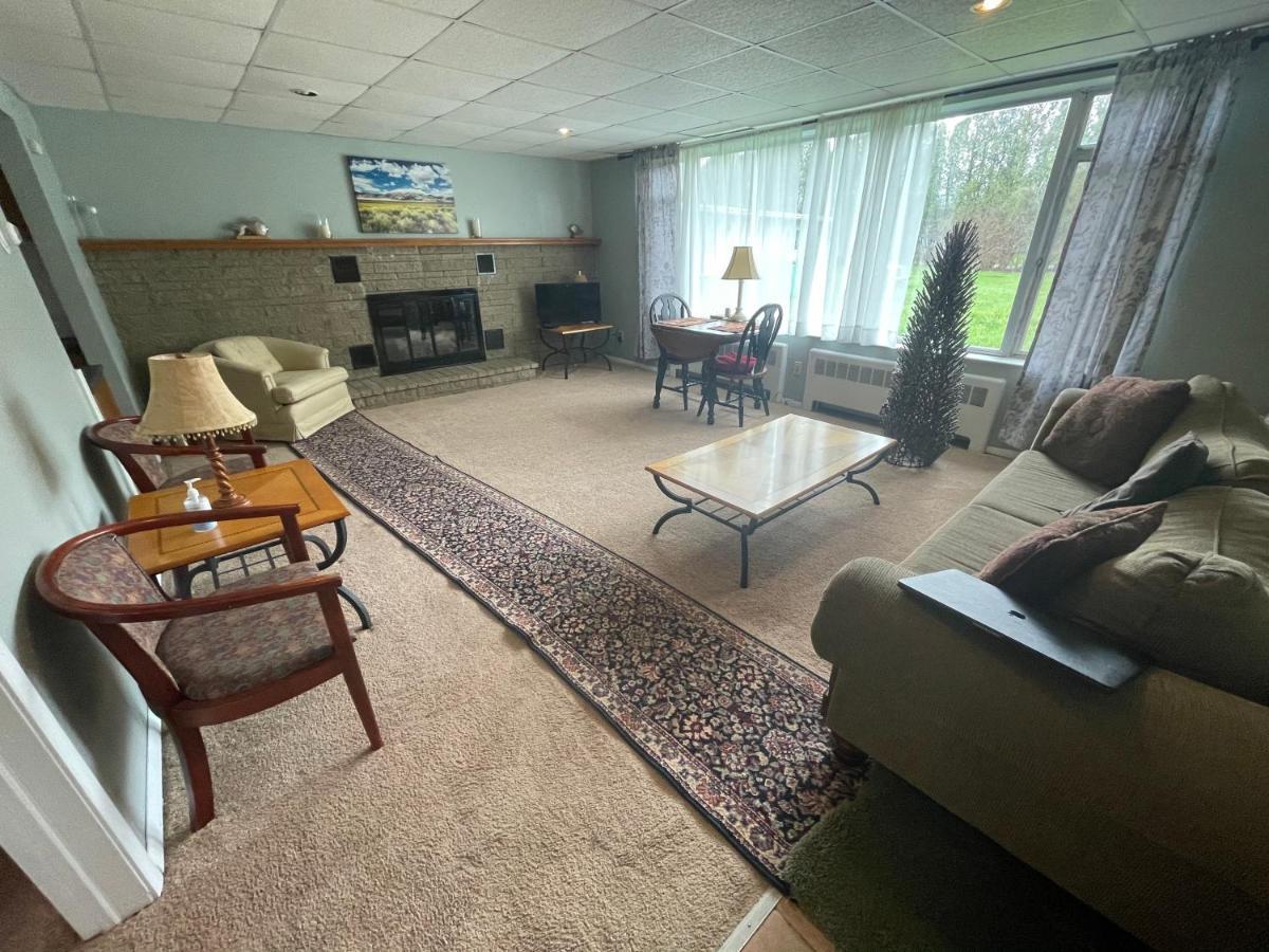 Skaneateles Inn On 20 オーバーン エクステリア 写真