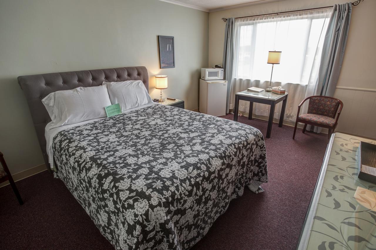 Skaneateles Inn On 20 オーバーン エクステリア 写真