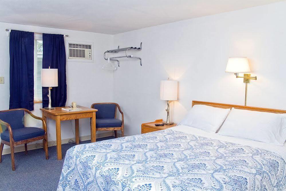 Skaneateles Inn On 20 オーバーン エクステリア 写真